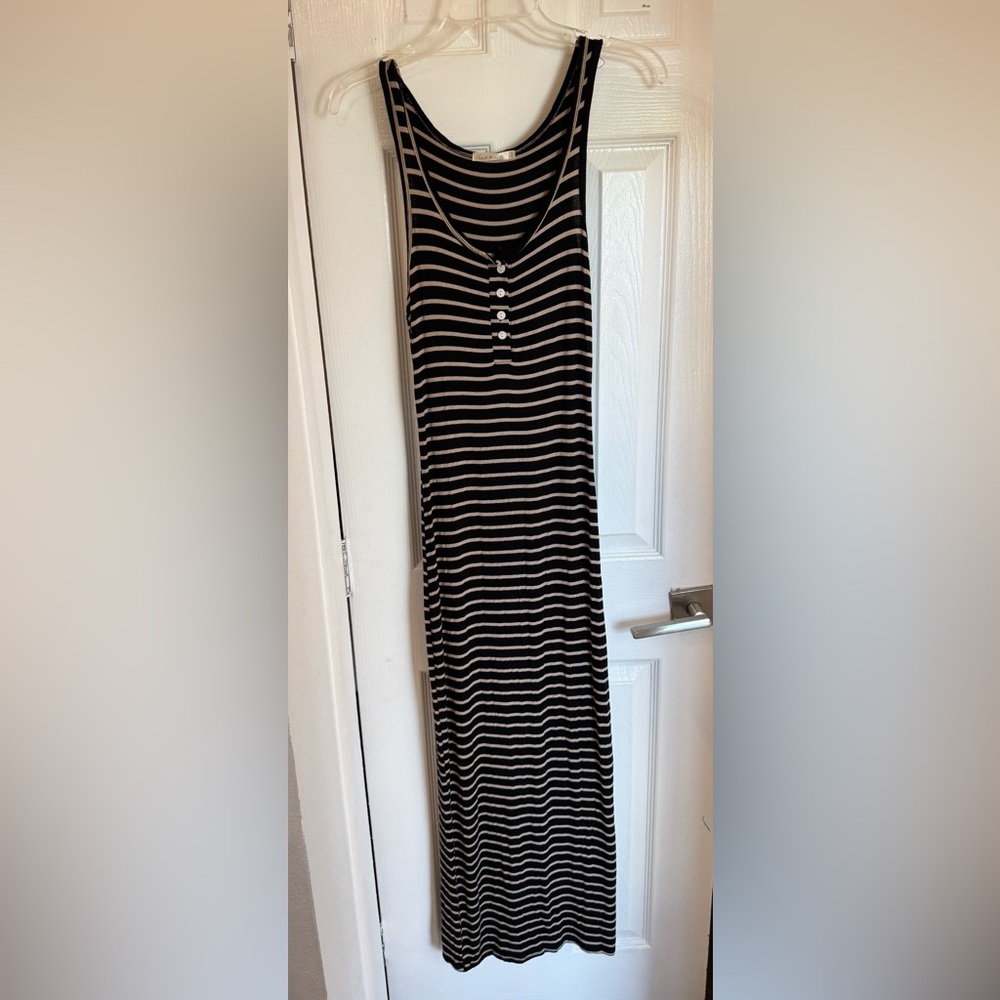 SOLD‼️4/$15 Heart & Hips Black and Tan Striped Maxi Dress Size Small - Picture 2 of 5